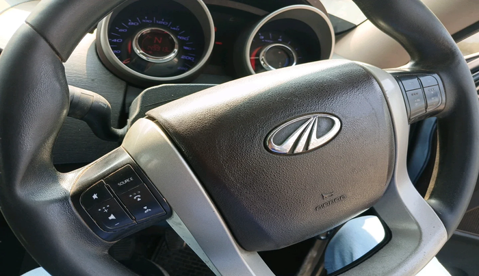 2013 Mahindra XUV500 W6, Diesel, Manual, 1,49,913 km, interior