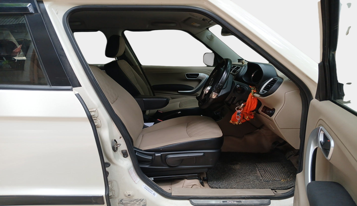 2019 Mahindra TUV 300 PLUS P8, Diesel, Manual, 66,377 km, interior