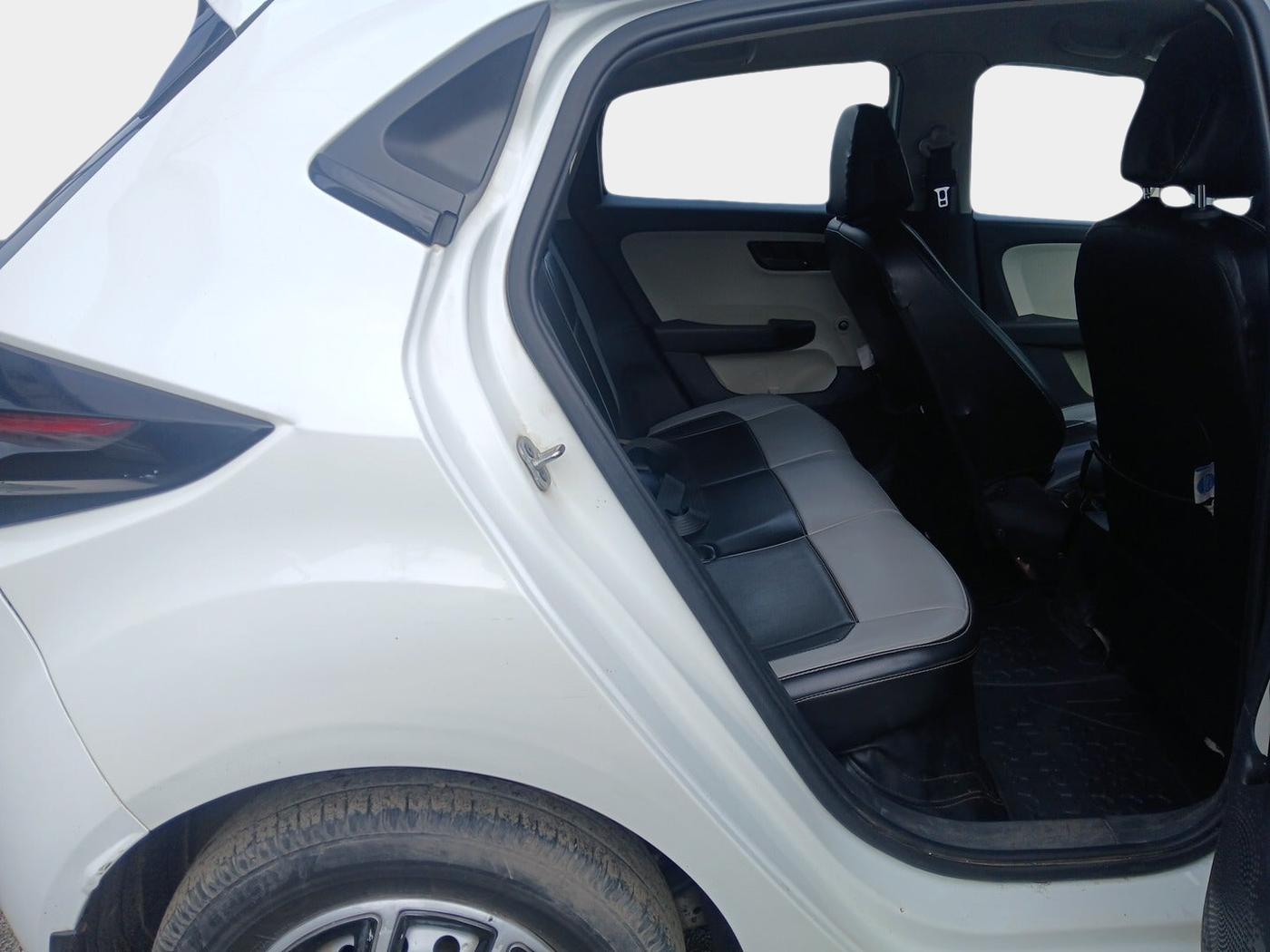 2023 Tata ALTROZ XE PETROL, Petrol, Manual, 55,673 km, interior