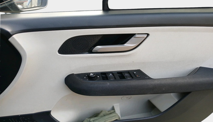 2023 Tata ALTROZ XZ + SUNROOF, Petrol, Manual, 26,413 km, interior