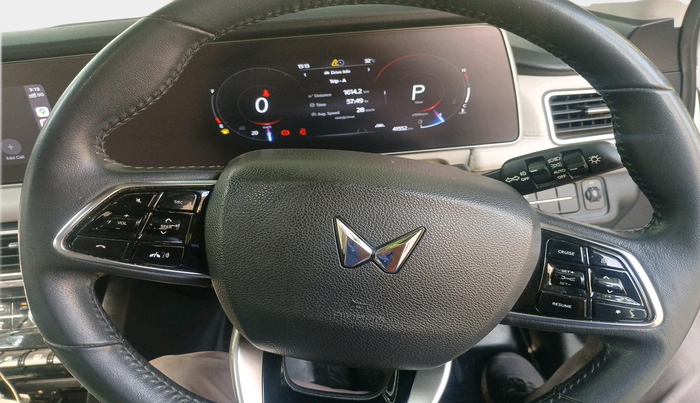 2021 Mahindra XUV700 AX 7 LUXURY D AT 7 STR, Diesel, Automatic, 41,552 km, interior