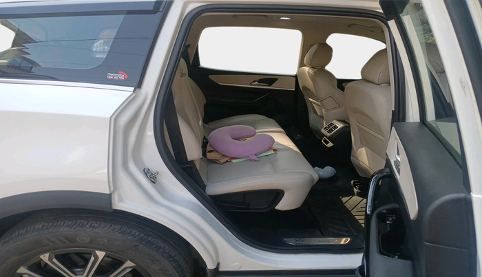 2021 Mahindra XUV700 AX 7 LUXURY D AT 7 STR, Diesel, Automatic, 41,552 km, interior