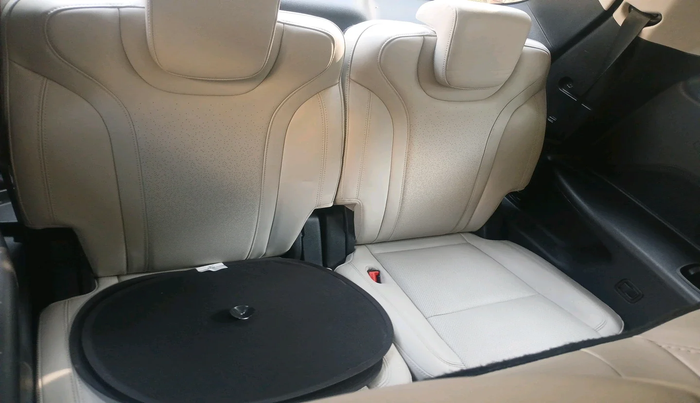 2021 Mahindra XUV700 AX 7 LUXURY D AT 7 STR, Diesel, Automatic, 41,552 km, interior