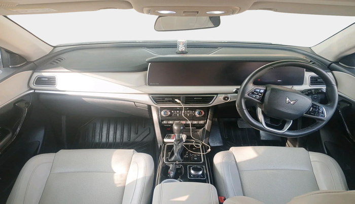 2021 Mahindra XUV700 AX 7 LUXURY D AT 7 STR, Diesel, Automatic, 41,552 km, interior