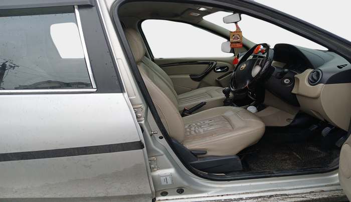 2014 Nissan Terrano XV D THP PREMIUM 110 PS, Diesel, Manual, 93,074 km, interior