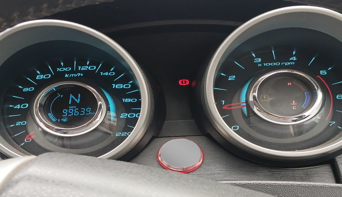 2015 Mahindra XUV500 W10, Diesel, Manual, 99,639 km, interior