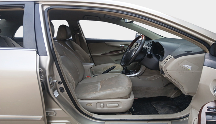 2013 Toyota Corolla Altis GL PETROL, Petrol, Manual, 1,06,404 km, interior