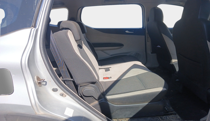 2020 Renault TRIBER RXZ AMT, Petrol, Automatic, 72,261 km, interior