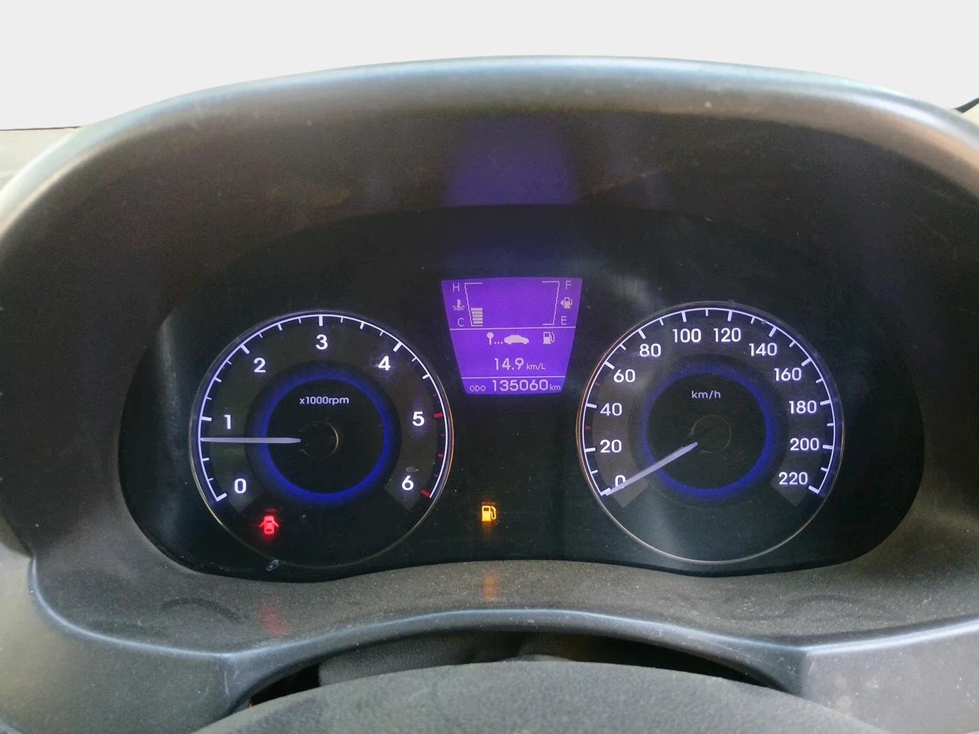 2012 Hyundai Verna FLUIDIC 1.6 CRDI SX, Diesel, Manual, 1,35,060 km, interior