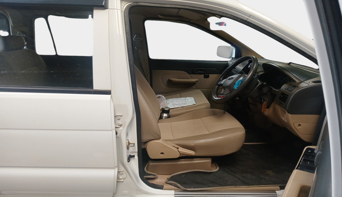 2017 Chevrolet Tavera NEO 3 10 STR BS IV, Diesel, Manual, 1,97,964 km, interior