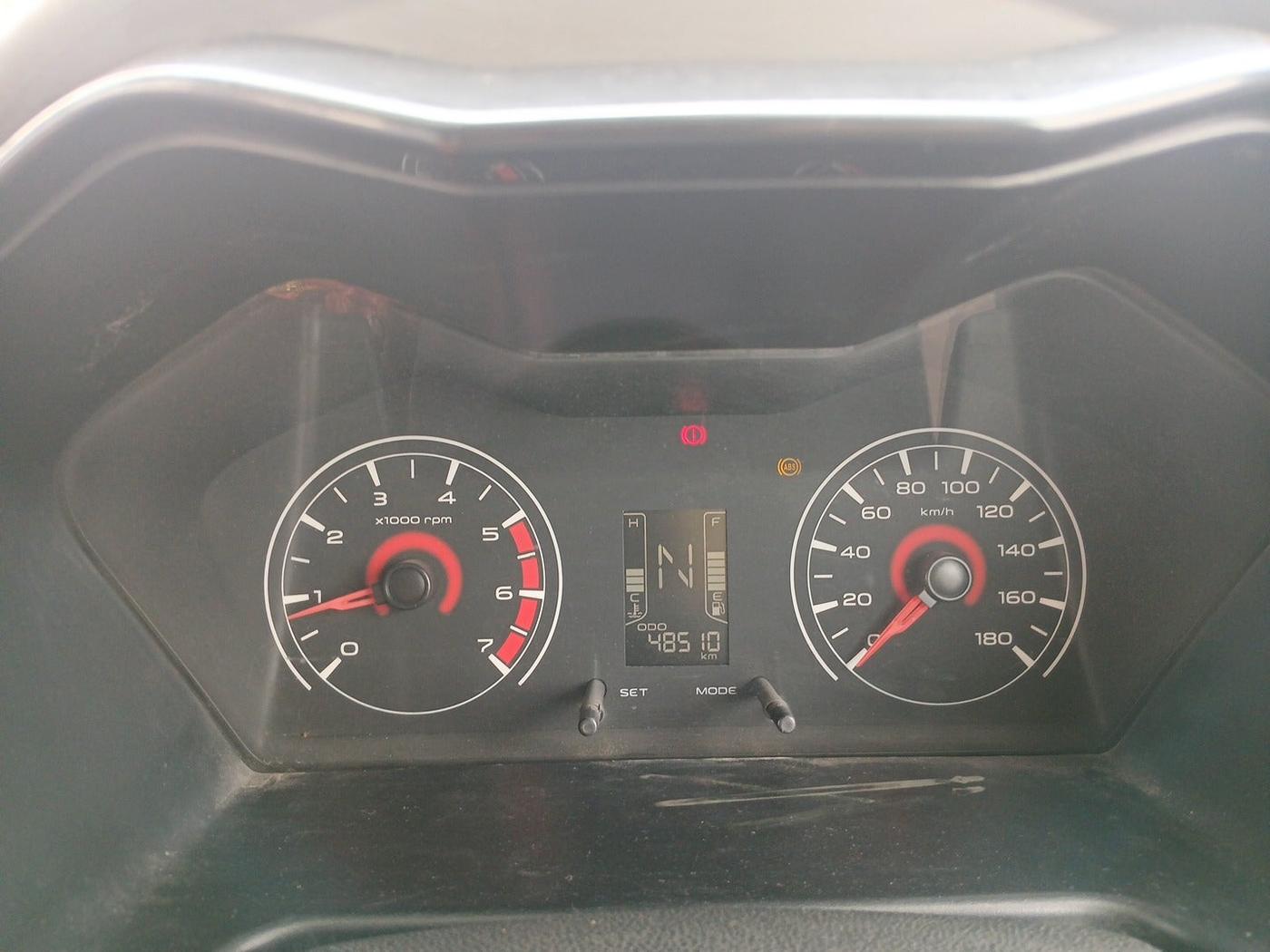 2017 Mahindra Kuv100 K4 6 STR, Petrol, Manual, 48,510 km, interior
