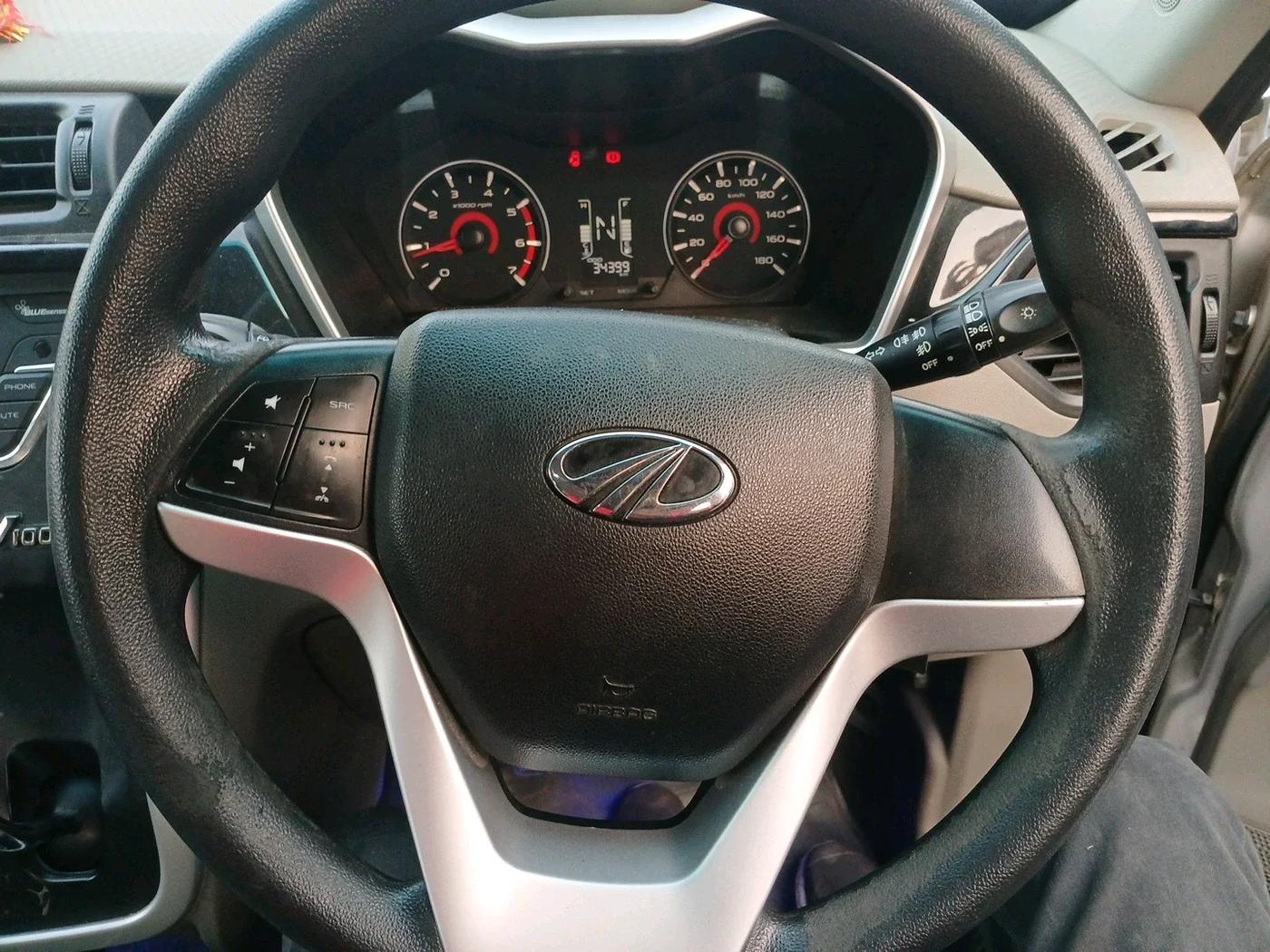 2016 Mahindra Kuv100 K8 6 STR, Petrol, Manual, 34,399 km, interior