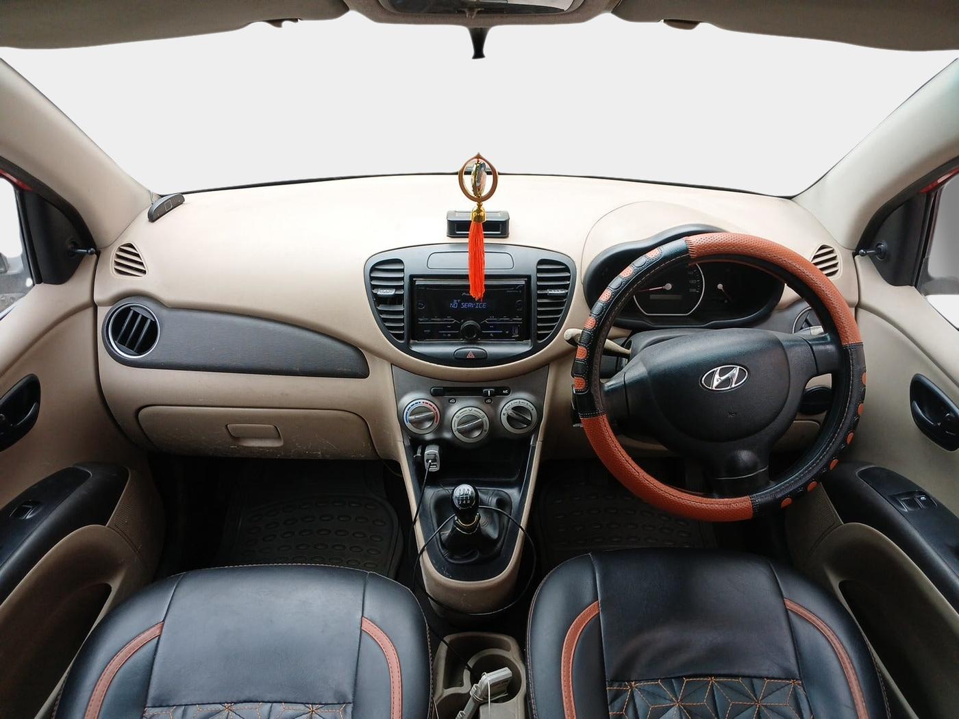 2010 Hyundai i10 ERA 1.1, Petrol, Manual, 1,43,577 km, interior