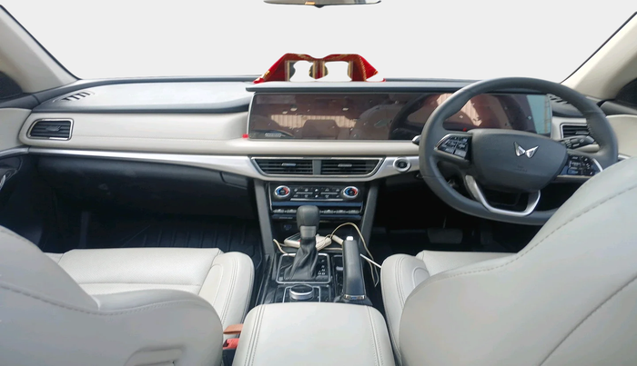 2025 Mahindra XUV700 AX 7 D AT 7 STR, Diesel, Automatic, 13,218 km, interior