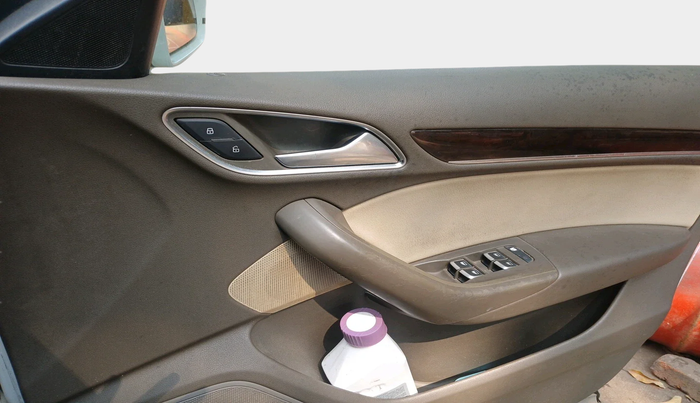 2012 Audi Q3 2.0 QUATTRO TDI AT, Diesel, Automatic, 1,59,617 km, interior