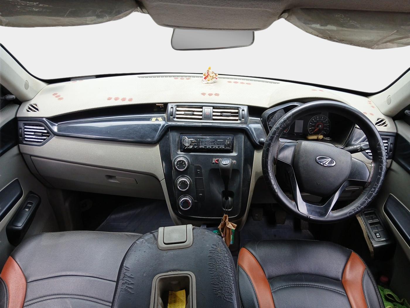 2017 Mahindra Kuv100 K2 6 STR, Petrol, Manual, 92,087 km, interior