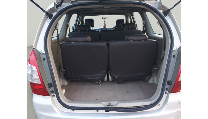 2013 Toyota Innova 2.5 GX 8 STR, Diesel, Manual, 2,25,193 km, exterior