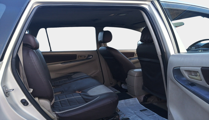2013 Toyota Innova 2.5 GX 8 STR, Diesel, Manual, 2,25,193 km, interior