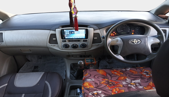 2013 Toyota Innova 2.5 GX 8 STR, Diesel, Manual, 2,25,193 km, interior