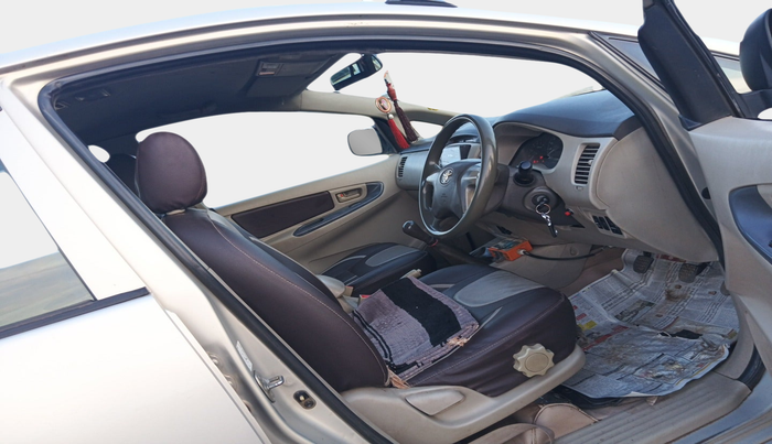 2013 Toyota Innova 2.5 GX 8 STR, Diesel, Manual, 2,25,193 km, interior