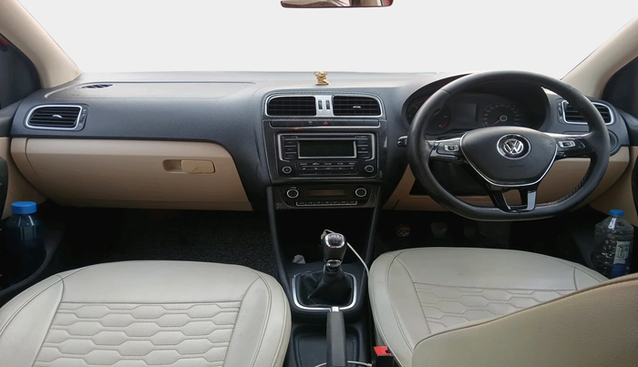 2015 Volkswagen Polo HIGHLINE1.5L, Diesel, Manual, 2,48,292 km, interior