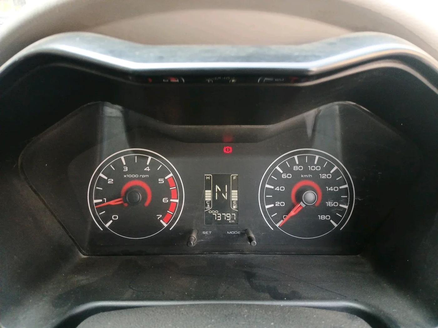 2016 Mahindra Kuv100 K2 6 STR, Petrol, Manual, 76,000 km, interior