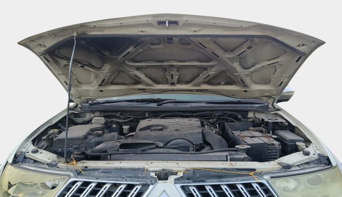 2012 Mitsubishi Pajero Sport 2.5 MT 4X4, Diesel, Manual, 1,21,185 km, exterior