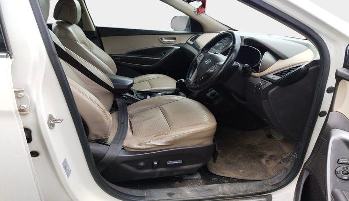 2014 Hyundai Santa Fe 4 WD AT, Diesel, Automatic, 2,85,459 km, interior