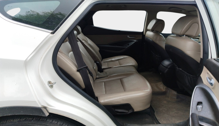 2014 Hyundai Santa Fe 4 WD AT, Diesel, Automatic, 2,85,459 km, interior