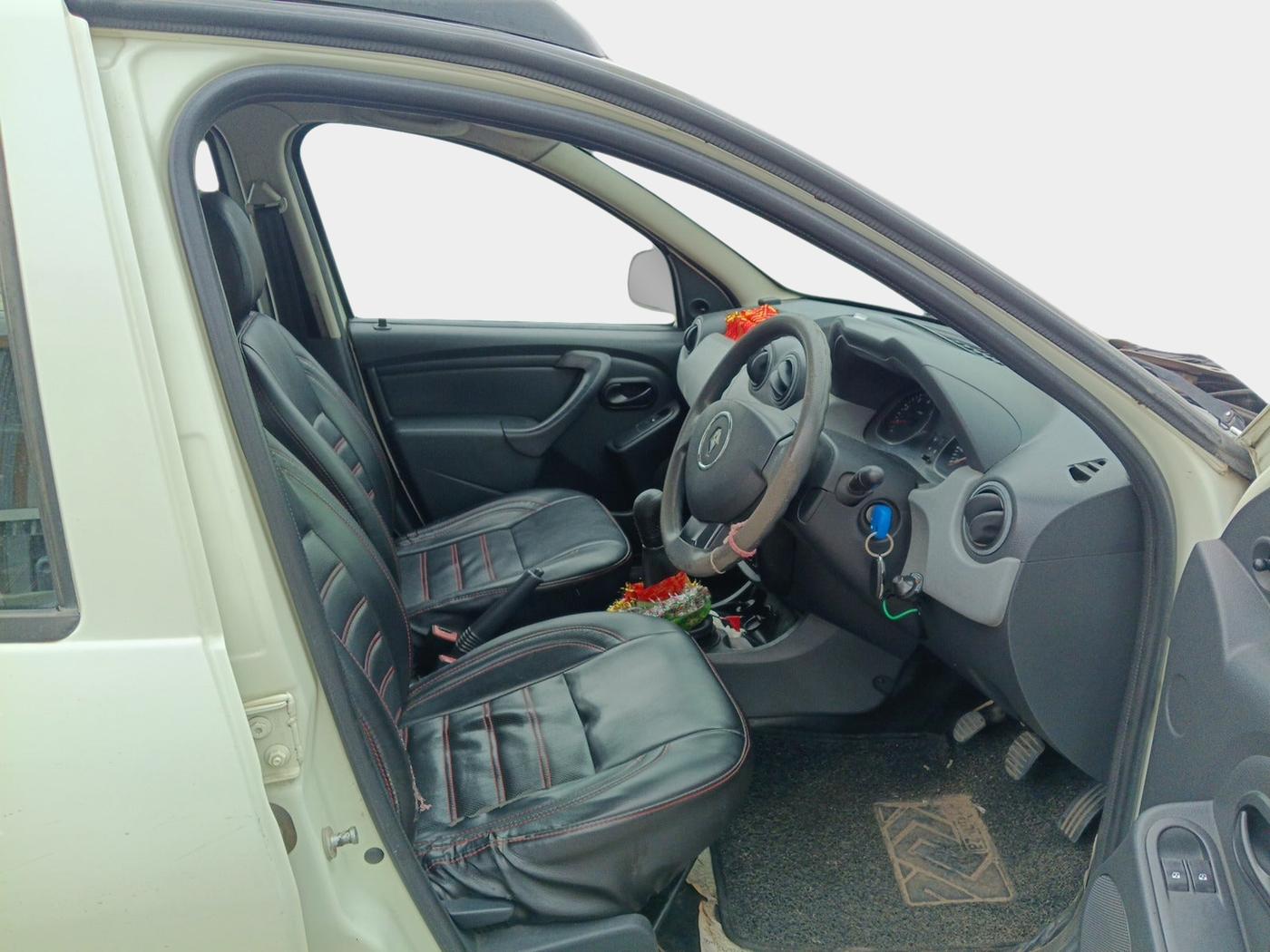 2014 Renault Duster 85 PS RXE DIESEL, Diesel, Manual, 1,29,637 km, interior