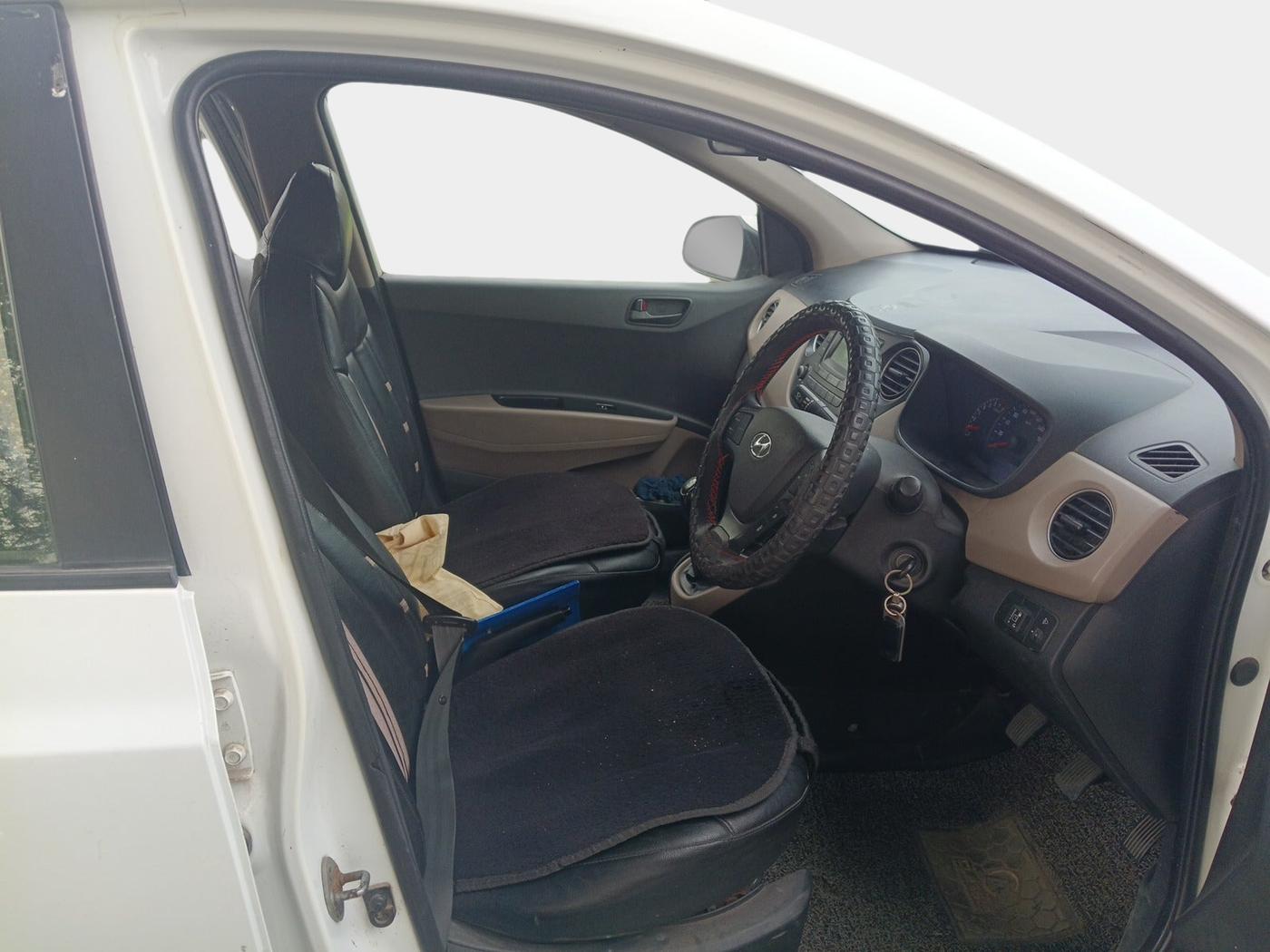 2017 Hyundai Xcent E+, Petrol, Manual, 1,65,785 km, interior