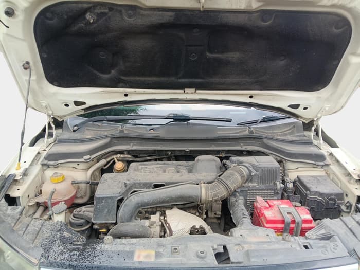 2019 Mahindra XUV300 W6 1.5 DIESEL, Diesel, Manual, 1,03,969 km, exterior