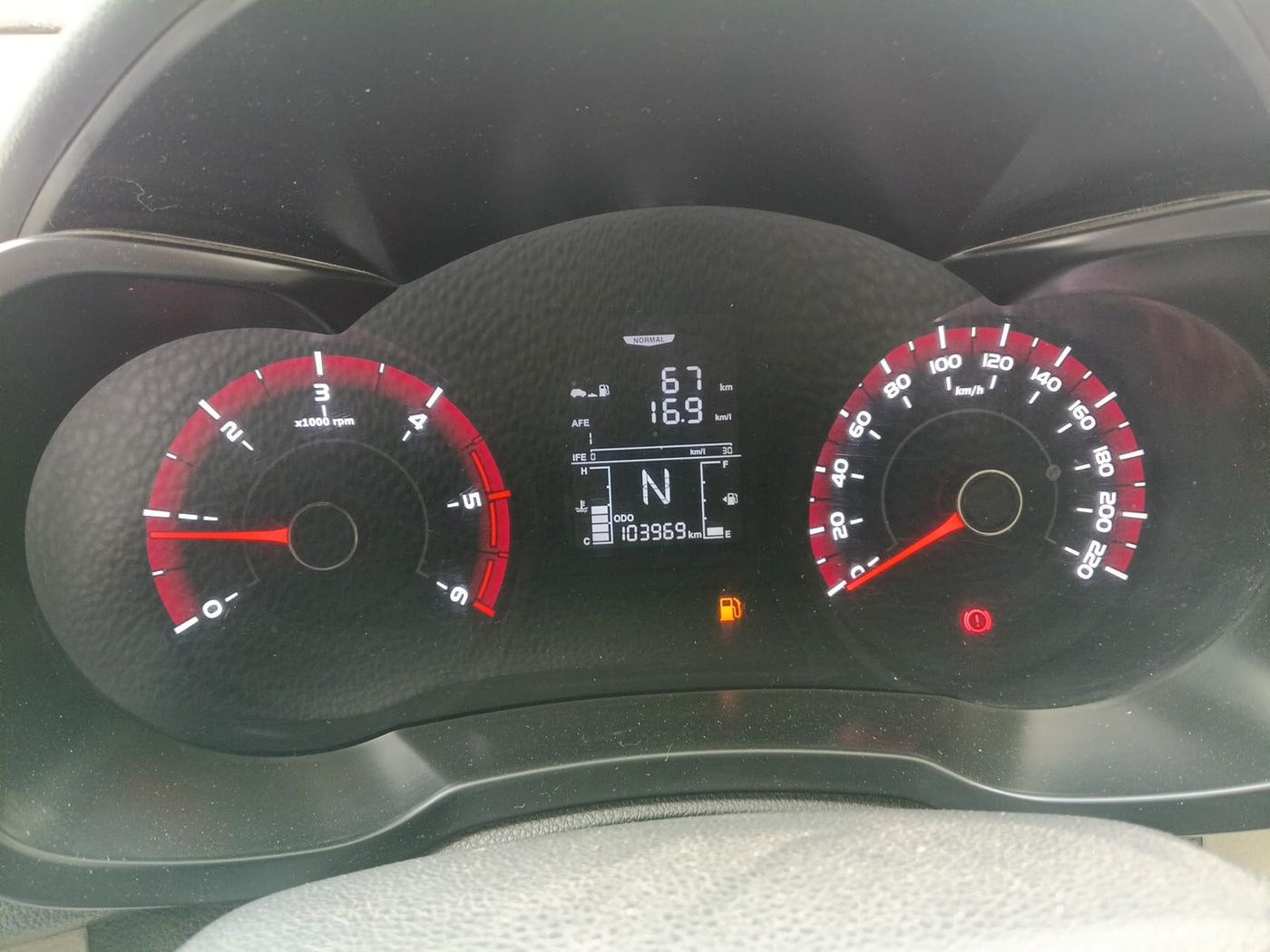 2019 Mahindra XUV300 W6 1.5 DIESEL, Diesel, Manual, 1,03,969 km, interior