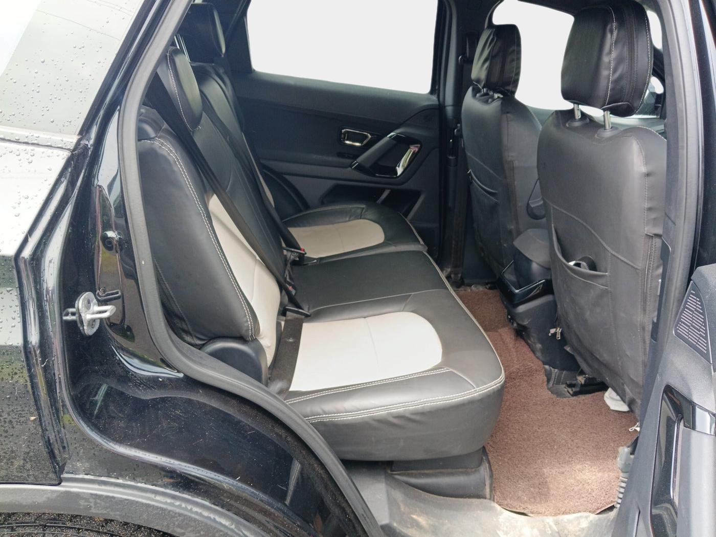 2024 Tata Safari PURE PLUS S DARK EDITION, Diesel, Manual, 24,000 km, interior