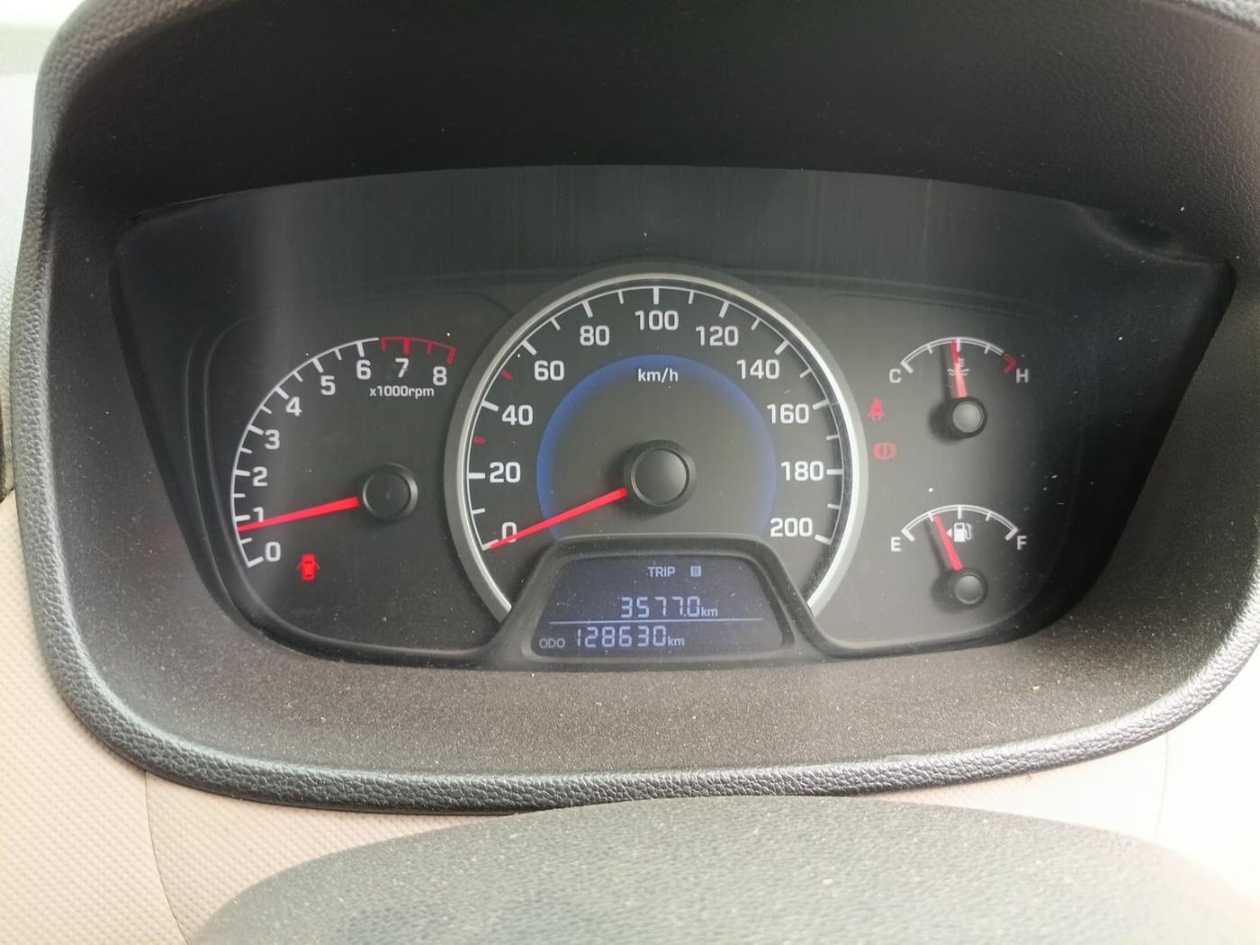 2017 Hyundai Grand i10 MAGNA 1.2 KAPPA VTVT, Petrol, Manual, 1,28,630 km, interior