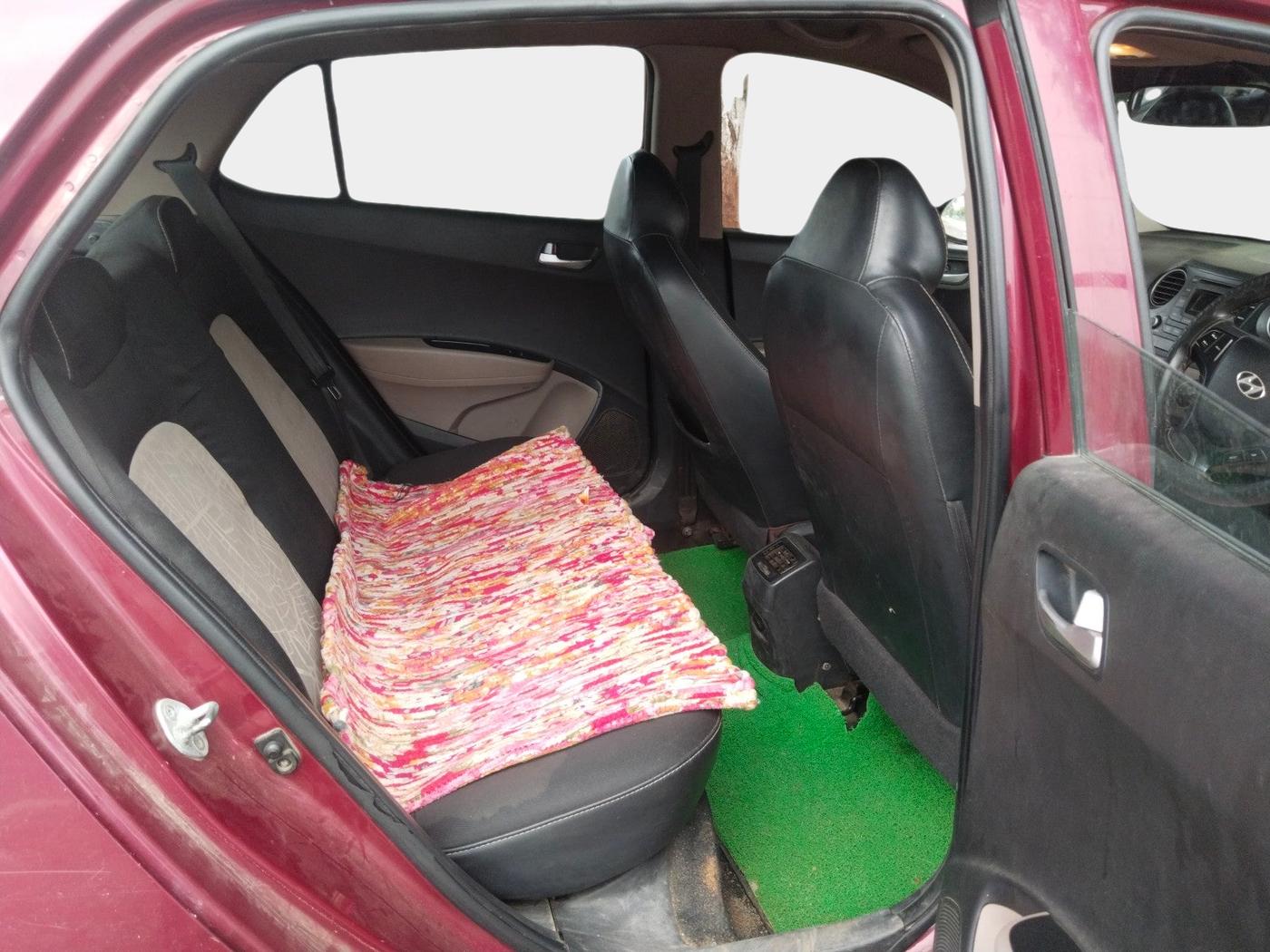 2015 Hyundai Grand i10 SPORTZ 1.2 KAPPA VTVT, Petrol, Manual, 1,40,000 km, interior