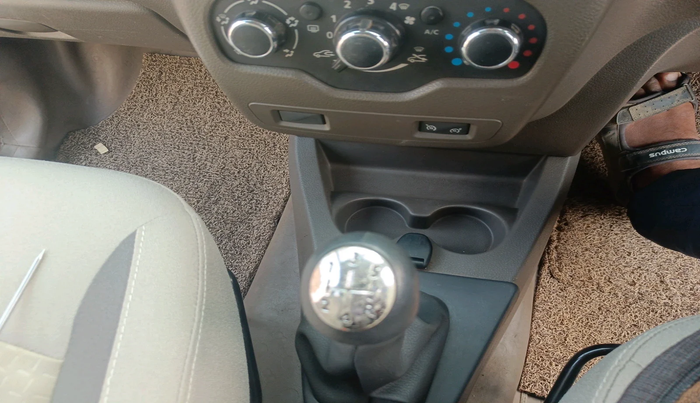 2015 Renault Lodgy 85 PS RXZ, Diesel, Manual, 1,58,264 km, interior