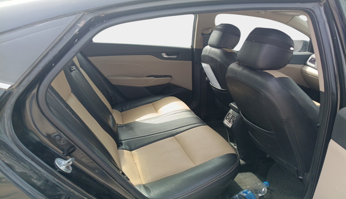 2017 Hyundai Verna 1.6 VTVT SX (O), Petrol, Manual, 1,84,716 km, interior