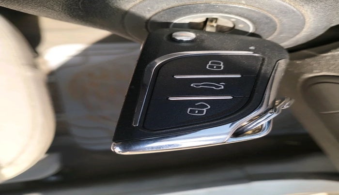 2011 Hyundai i10 MAGNA 1.2, CNG, Manual, 1,42,000 km, interior