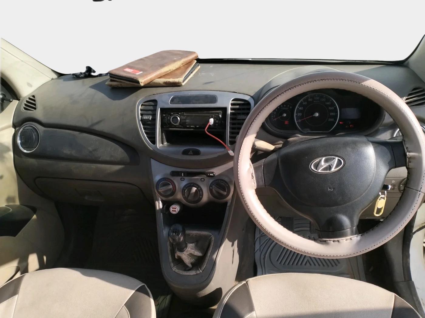 2011 Hyundai i10 MAGNA 1.2, CNG, Manual, 1,42,000 km, interior