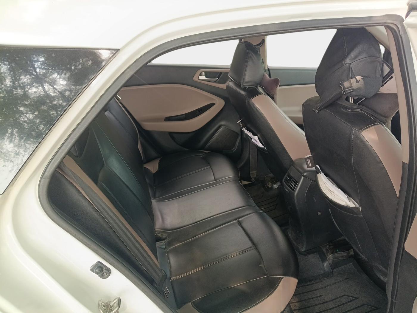 2017 Hyundai Elite i20 ASTA 1.2, Petrol, Manual, 1,21,018 km, interior