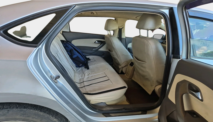 2011 Volkswagen Vento HIGHLINE DIESEL 1.6, Diesel, Manual, 1,42,941 km, interior