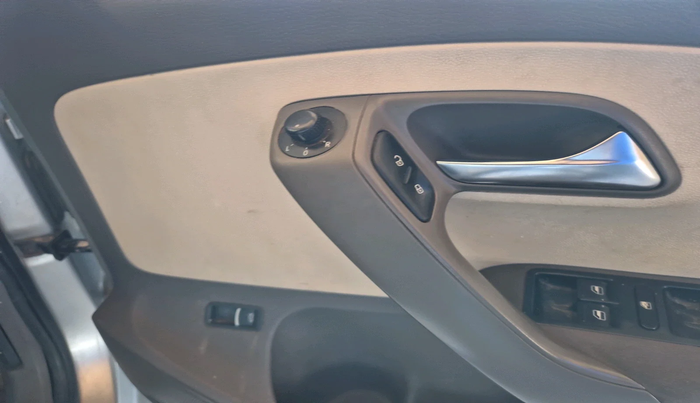 2011 Volkswagen Vento HIGHLINE DIESEL 1.6, Diesel, Manual, 1,42,941 km, interior