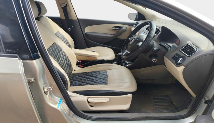 2011 Volkswagen Vento HIGHLINE DIESEL 1.6, Diesel, Manual, 2,99,871 km, interior