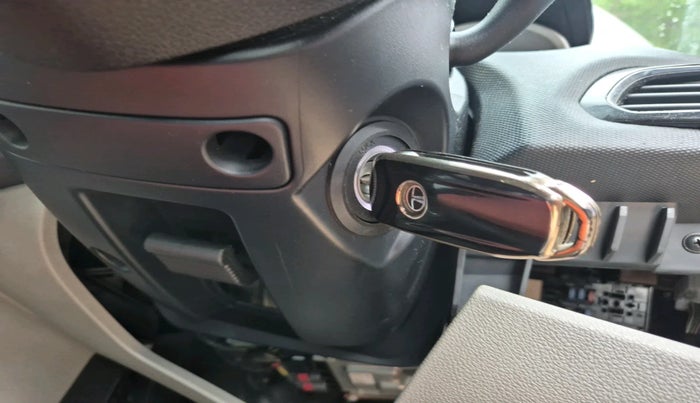 2016 Tata Tiago XZ PETROL, Petrol, Manual, 66,905 km, interior