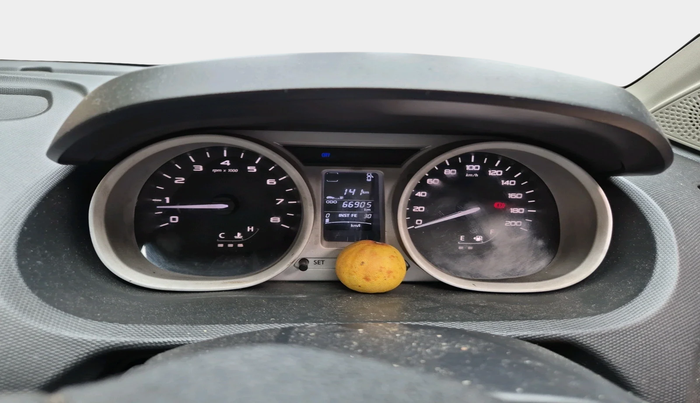 2016 Tata Tiago XZ PETROL, Petrol, Manual, 66,905 km, interior