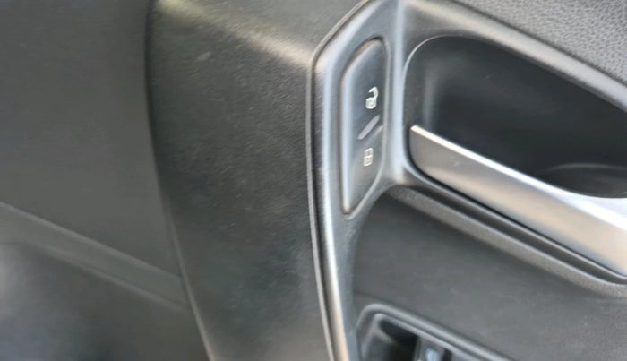 2016 Volkswagen Ameo TRENDLINE 1.2L, Petrol, Manual, 86,375 km, interior