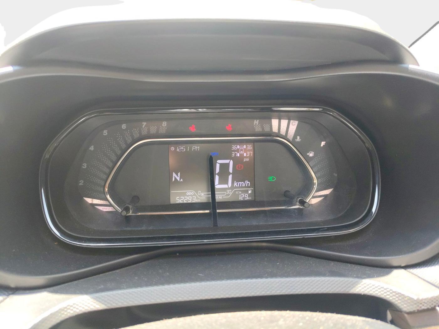 2022 Tata NEXON XZA PLUS (PREMIUM) KAZIRANGA DIESEL, Diesel, Automatic, 52,293 km, interior