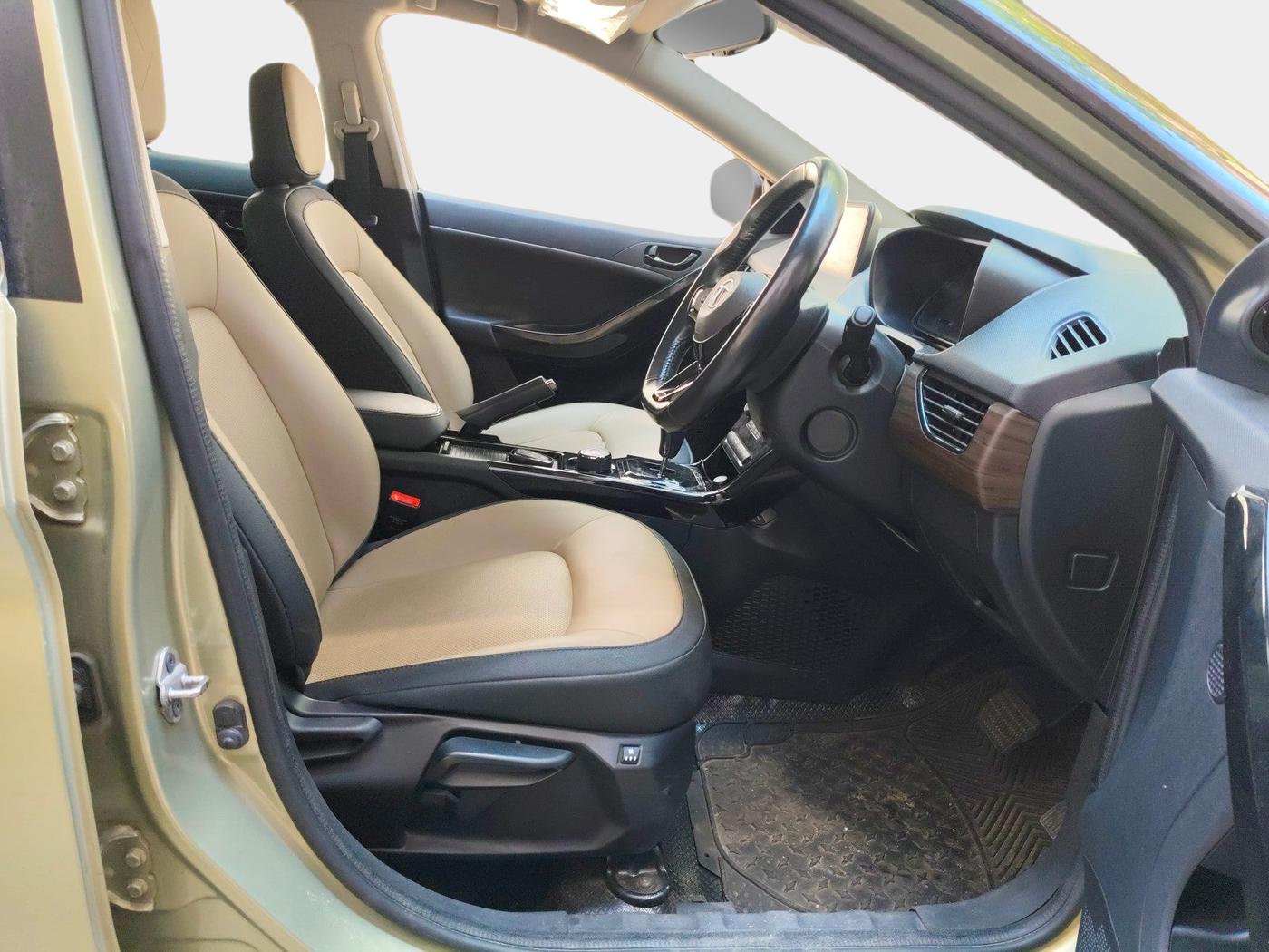 2022 Tata NEXON XZA PLUS (PREMIUM) KAZIRANGA DIESEL, Diesel, Automatic, 52,293 km, interior