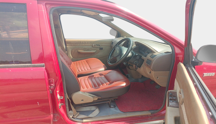 2012 Chevrolet Tavera NEO LT L 10 STR BS III, Diesel, Manual, 1,59,060 km, interior